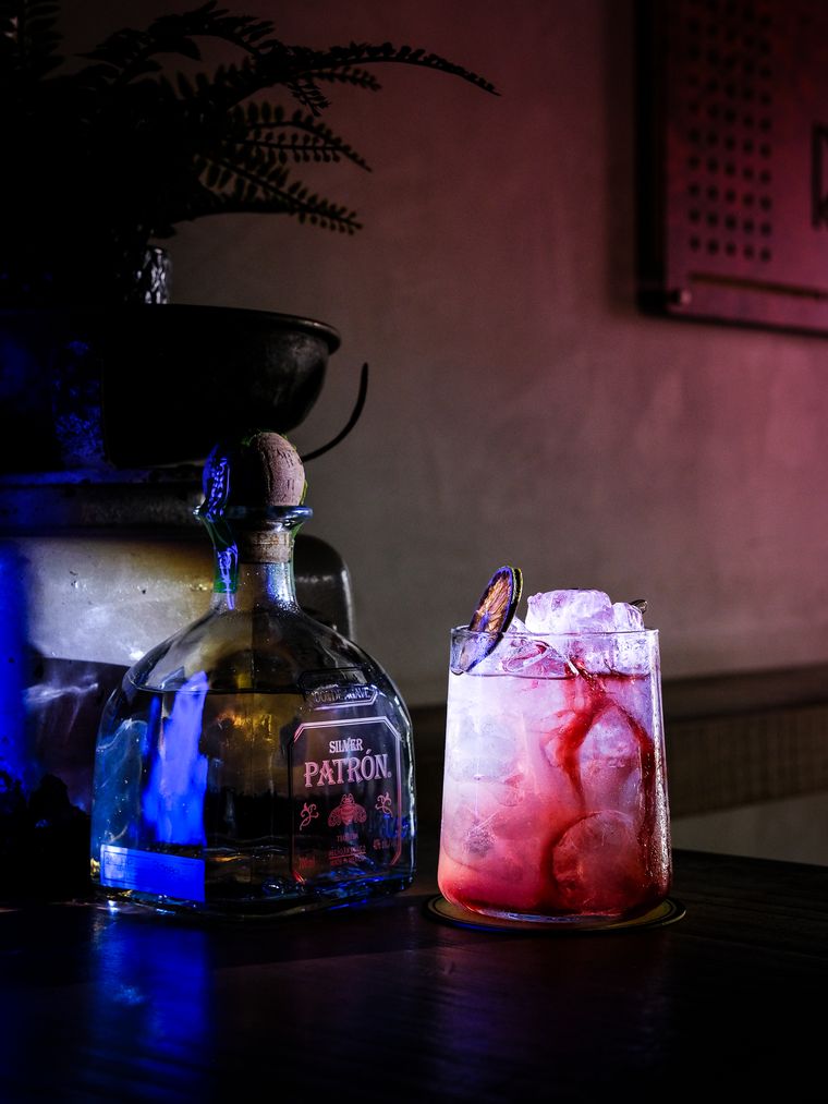 Copas de Ribera22 iluminadas con luz de neón