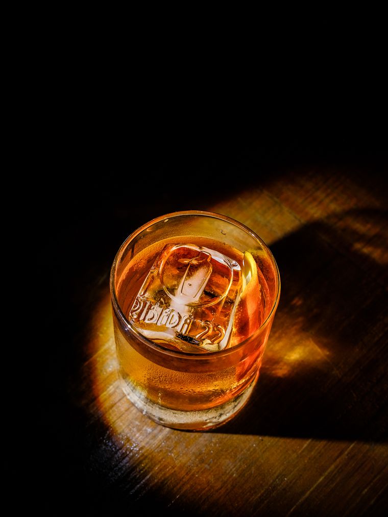 Old Fashioned servido en vaso bajo con hielo